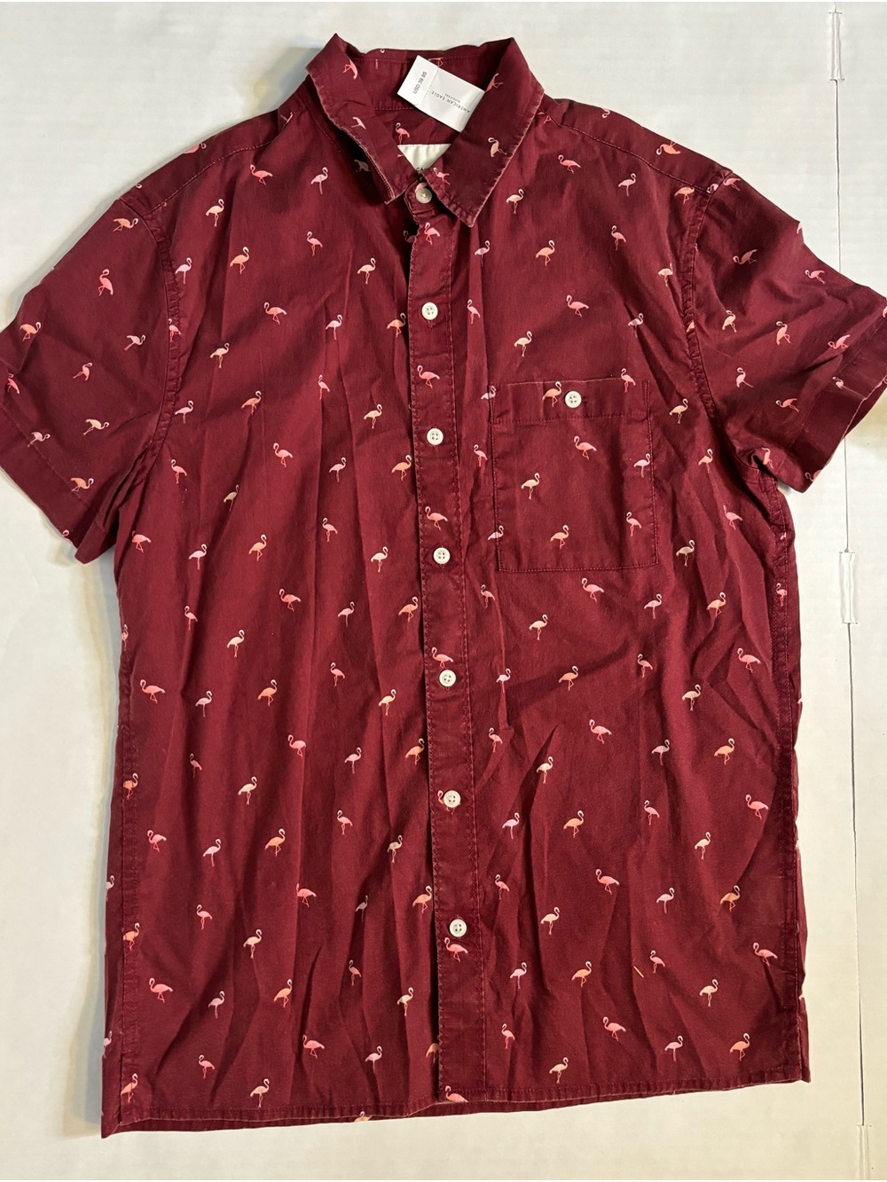 NWT Men's Short-Sleeve Button-Up flex fit Shirt - Burgundy Flamingo Print small